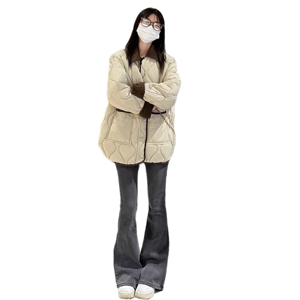 Chaqueta de plumón ligera y delgada para mujeres 2025, nueva moda de estilo exterior pequeño diseño de nicho para estudiantes chaqueta corta