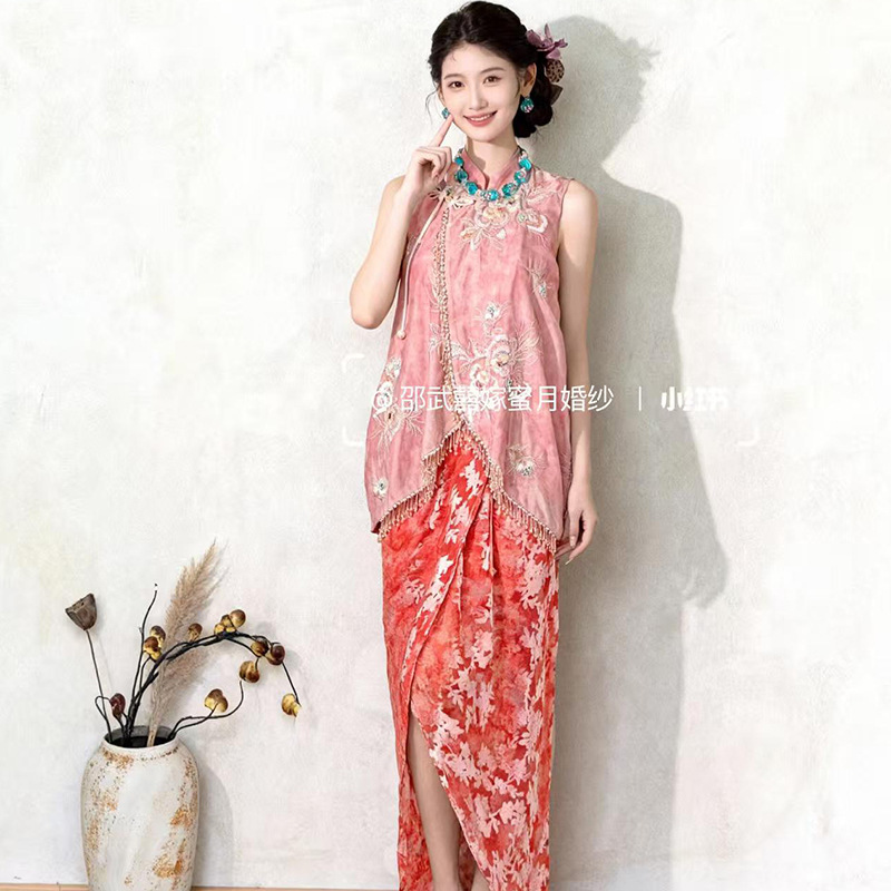 New Chinese-Style Bridal Robe for Women, Pink Velvet with Heavy Sequins and Tassels, Sleeveless Half-Skirt Set, Wedding Toast Attire New Chinese-Style Bridal Robe for Women, Pink Velvet with Heavy Sequins and Tassels, Sleeveless Half-Skirt Set, Wedding Toast Attire