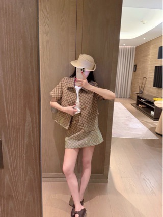 Qadın jaket və yubka dəsti, bədəzli, qısaqol