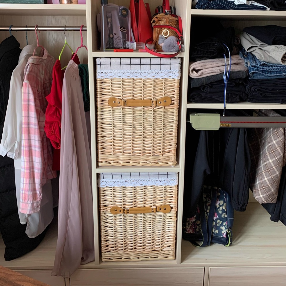 Caja de almacenamiento de tipo cajón de trenzado de sauce con cuadrícula de esquina de forma especial en forma de sector triangular semicircular