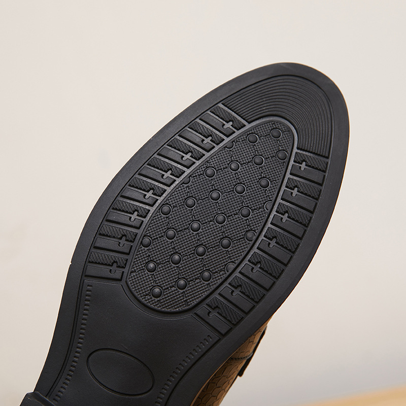 New professional men's business leather shoes with low heel embossed embossed working men's shoes_voghion.com