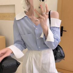 デザインニッチ不規則なワンショルダーサスペンダーストライプシャツ女性のための 2025 春と秋の新しい韓国スタイルの小さなトップ