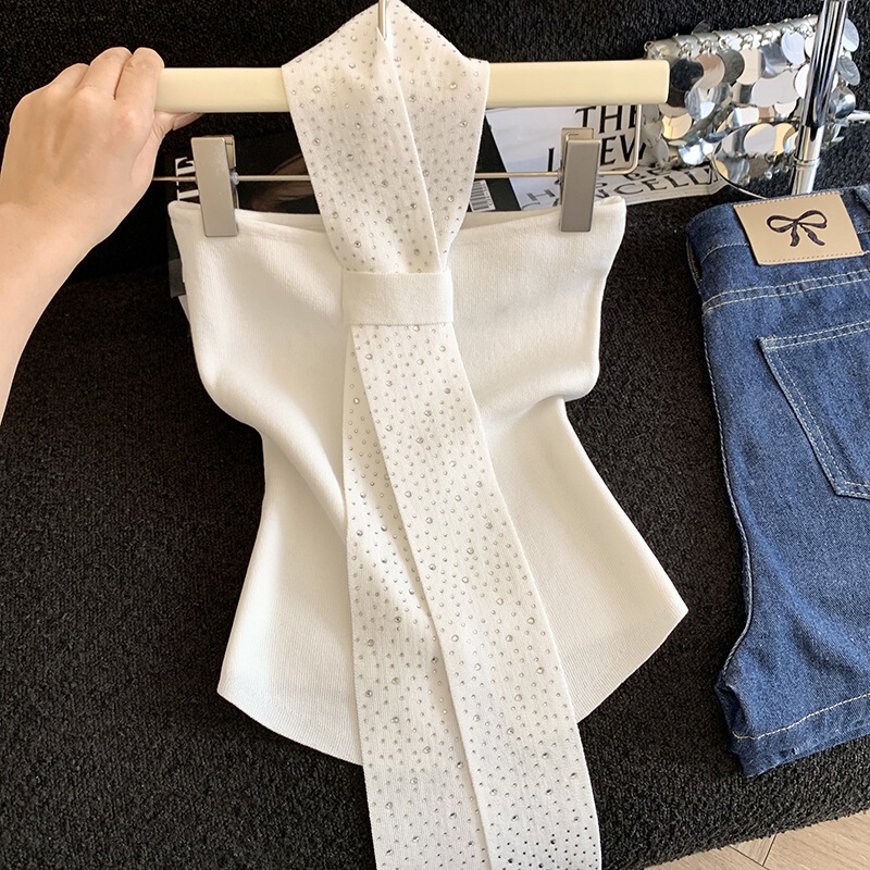Real Shot of a Single-Shoulder Ribbon-Tie Inner Top for Women, New Summer Style, Pure and Sexy Camisole with Unique Design, Niche Tube Top Vest
