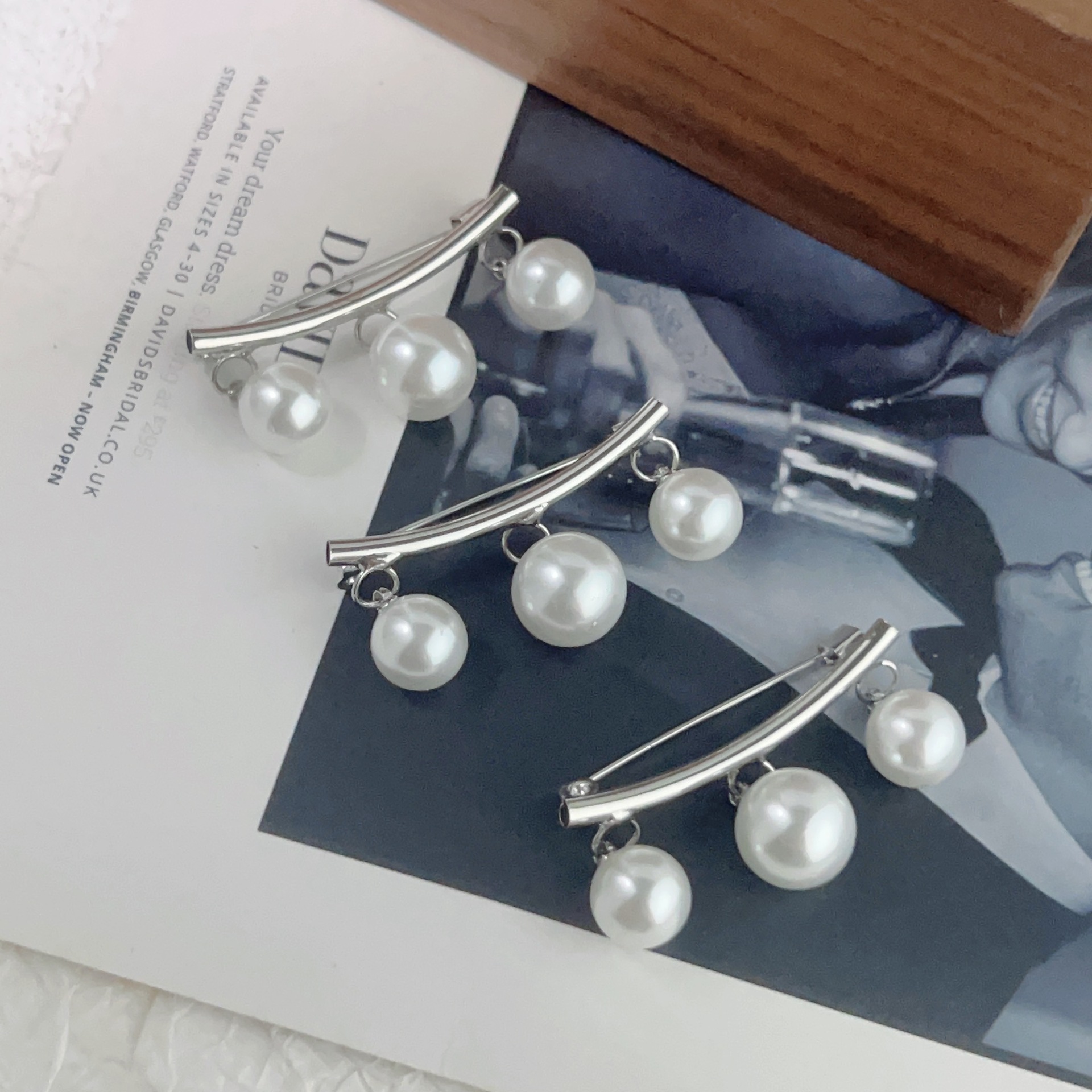 Broche de perlas elegante falda con cuello en V anti-exposición ramillete pin ropa fija accesorios de mujer PIN de cuello cardigan PIN