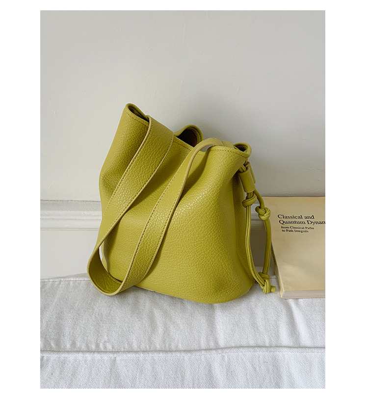 Fashionable and simple commuter small bag for women 2025 new summer versatile single-shoulder underarm bag, popular crossbody bucket bag undefined