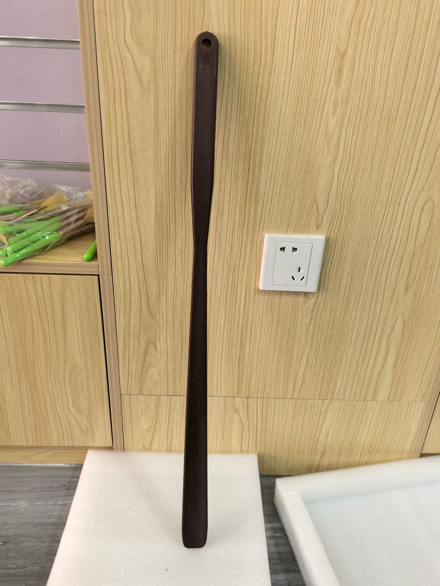Shoe pull -up shoe device manufacturers wholesale shoe pull -ups ultra -long solid wood shoe pull 75 cm solid wood shoe can be made