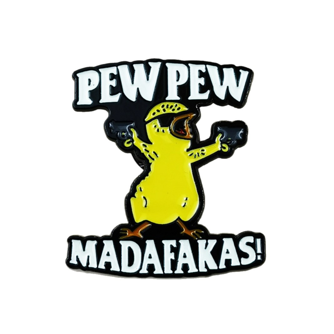 Dibujos animados transfronterizos doble pistola pequeña insignia de pato amarillo creativo atractivo divertido joyería de aleación ropa mochila accesorios broche