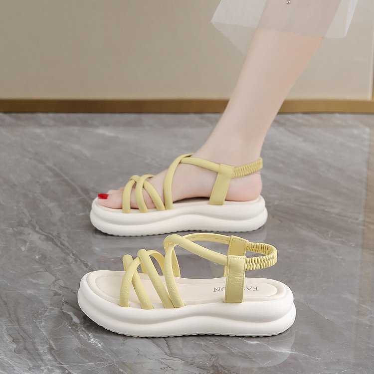Red en línea sandalias de fondo grueso para mujeres verano 2025 nuevo hada con falda de moda para estudiantes sandalias romanas de fondo suave