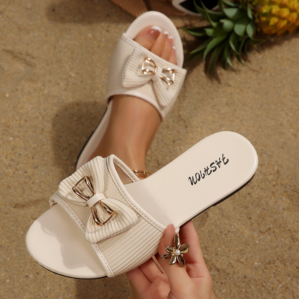 Sandalias Planas de Mujer de Cuero Sintético con Decoración Metálica para Uso Casual