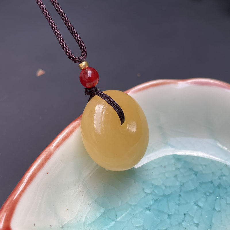 도매 베이지색 옥 평화 버클 25MM 10위안 모델 거리 노점 소스 생방송 복지 제품 남성 및 여성 스타일