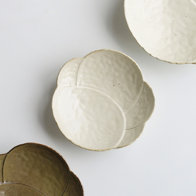 Japanese Style Vintage Plum Plate Ceramic Plate Household Fruit Plate Dinner Plate Creative Flower Three-legged Dish Plate Salad Plate Japanese Style Vintage Plum Plate Ceramic Plate Household Fruit Plate Dinner Plate Creative Flower Three-legged Dish Plate Salad Plate