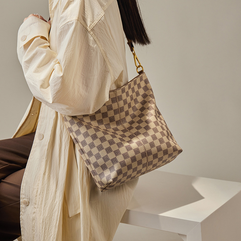 2026 New Retro Print Large-Capacity Casual Trendy Artistic Plaid Stylish Personalized New Underarm Shoulder Bag 2026 New Retro Print Large-Capacity Casual Trendy Artistic Plaid Stylish Personalized New Underarm Shoulder Bag