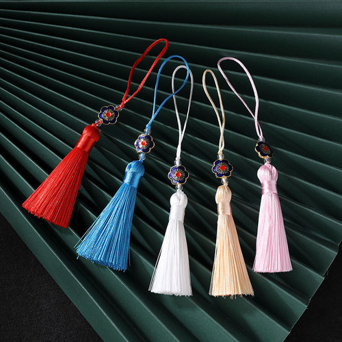 6CM small plum blossom tassel tassel bookmark headdress small hanging tassel U disk pendant fan pendant wholesale sachet sachet pendant