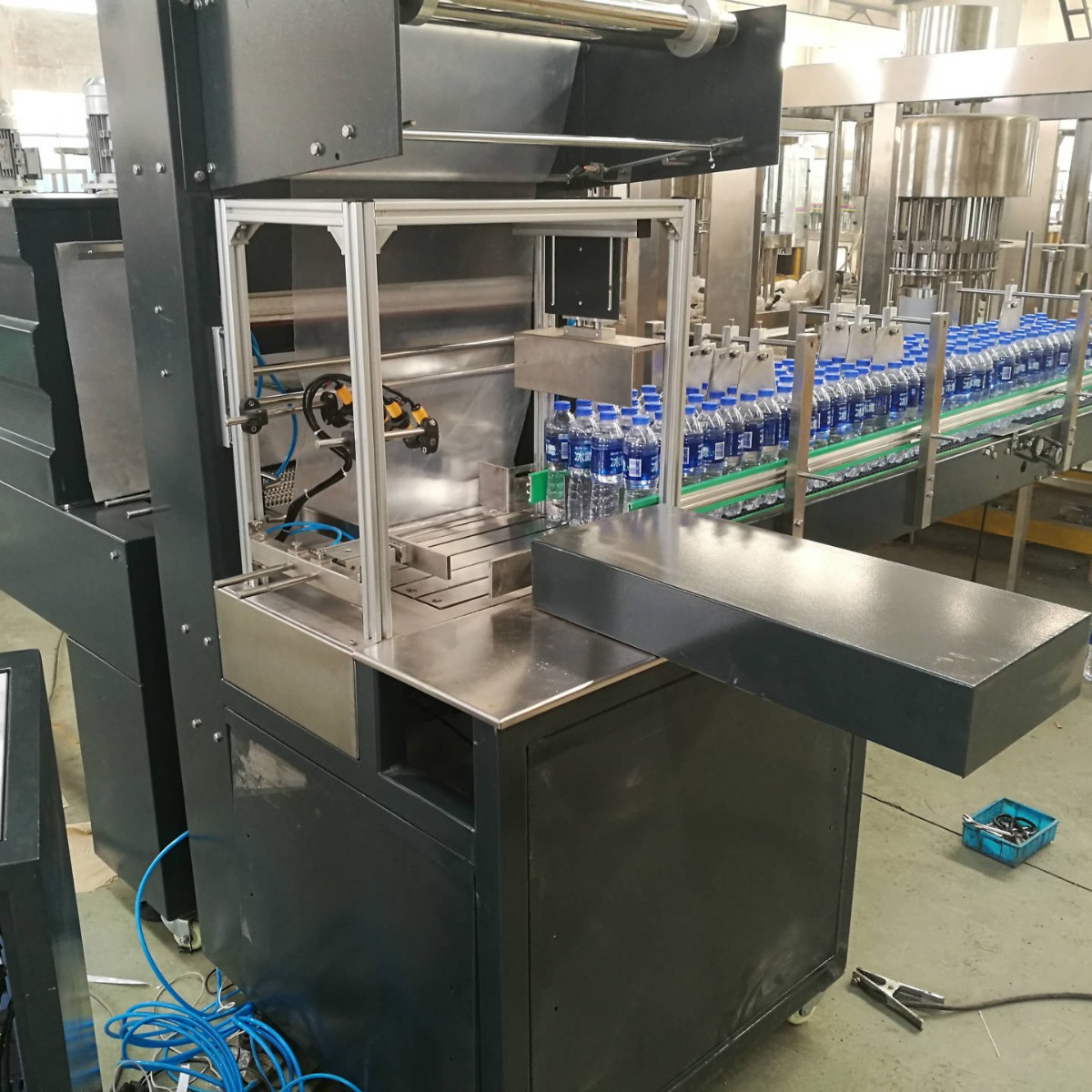 全自动三合一液体饮料矿泉水灌装机设备 瓶装水灌装机生产流水线