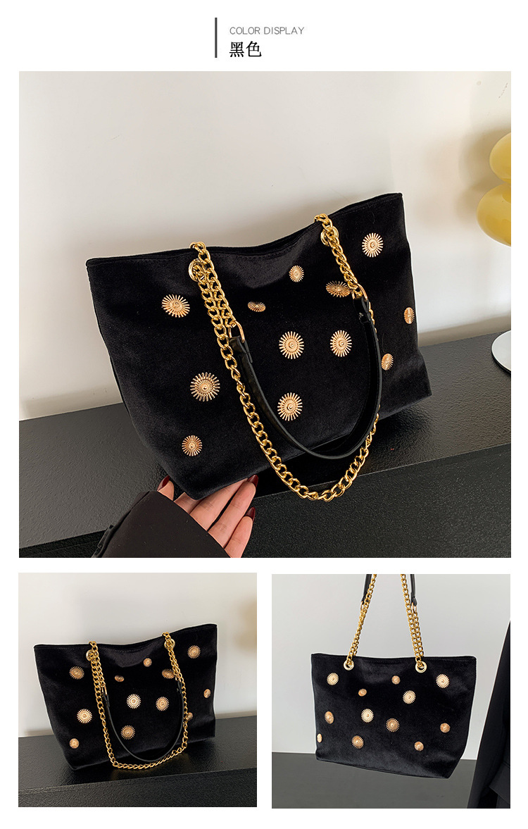 High-end and personalized hardware single-shoulder bag for women, new autumn 2024 collection, velvet chain handbag, stylish tote bag undefined