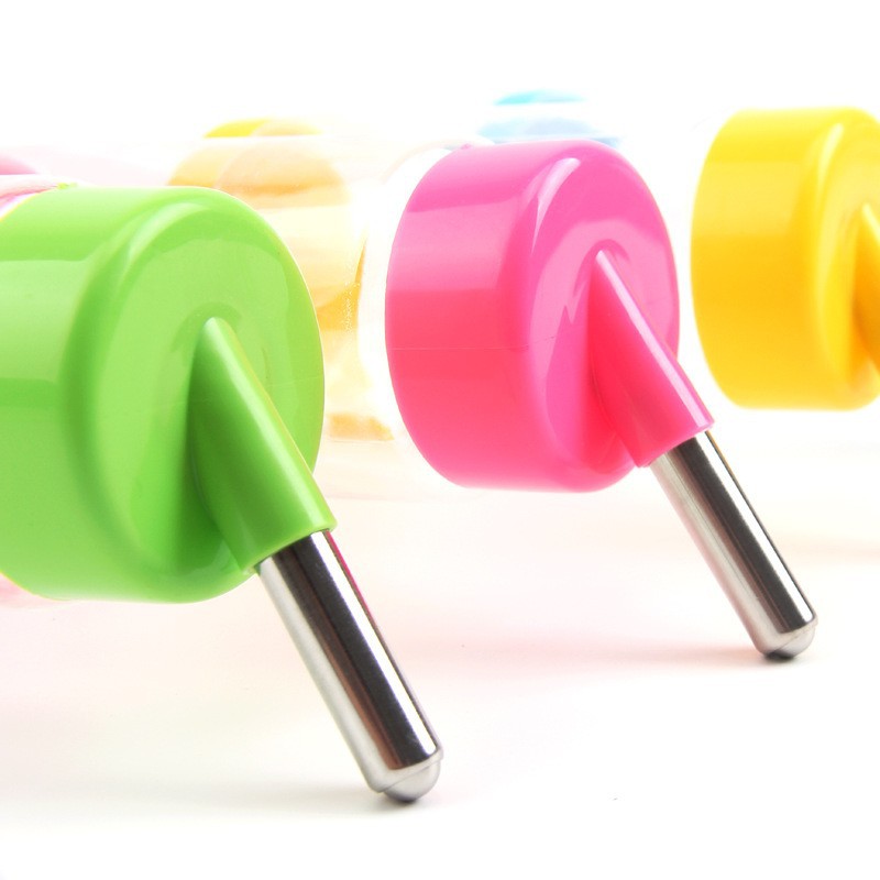 Bebederos para mascotas al por mayor de fábrica, jaulas colgantes, botellas de agua para perros, alimentadores de bolas colgantes, tazas con stock