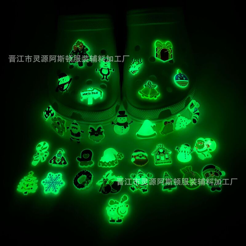 Cross-border hot cartoon luminous Christmas Santa Claus hole shoes shoes flower shoes buckle flower PVC DIY luminous wrist