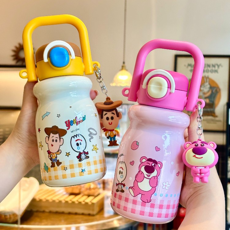 Hermosos osos de fresa para niños tazas de agua de juguete siempre movilización tazas de agua nuevas tazas de paja especiales para niños y niñas para la escuela
