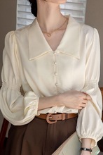 法式缎面长袖衬衫2025设计灯笼袖新款春秋宽松职业通勤杏色衬衣女