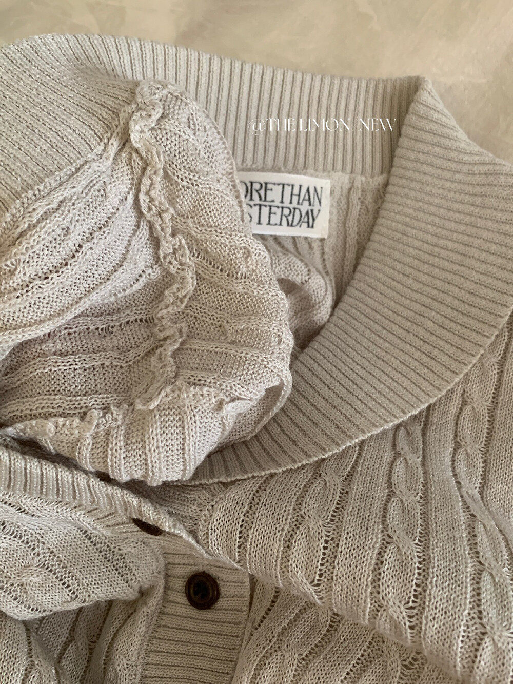 Áo polo nữ cổ bẻ tay ngắn phong cách cổ điển, chất liệu cotton pha sợi, form suông thoải mái — Xám Apricot, trắng ngà, xanh nhạt, Xám hoa sâu chi tiết 29