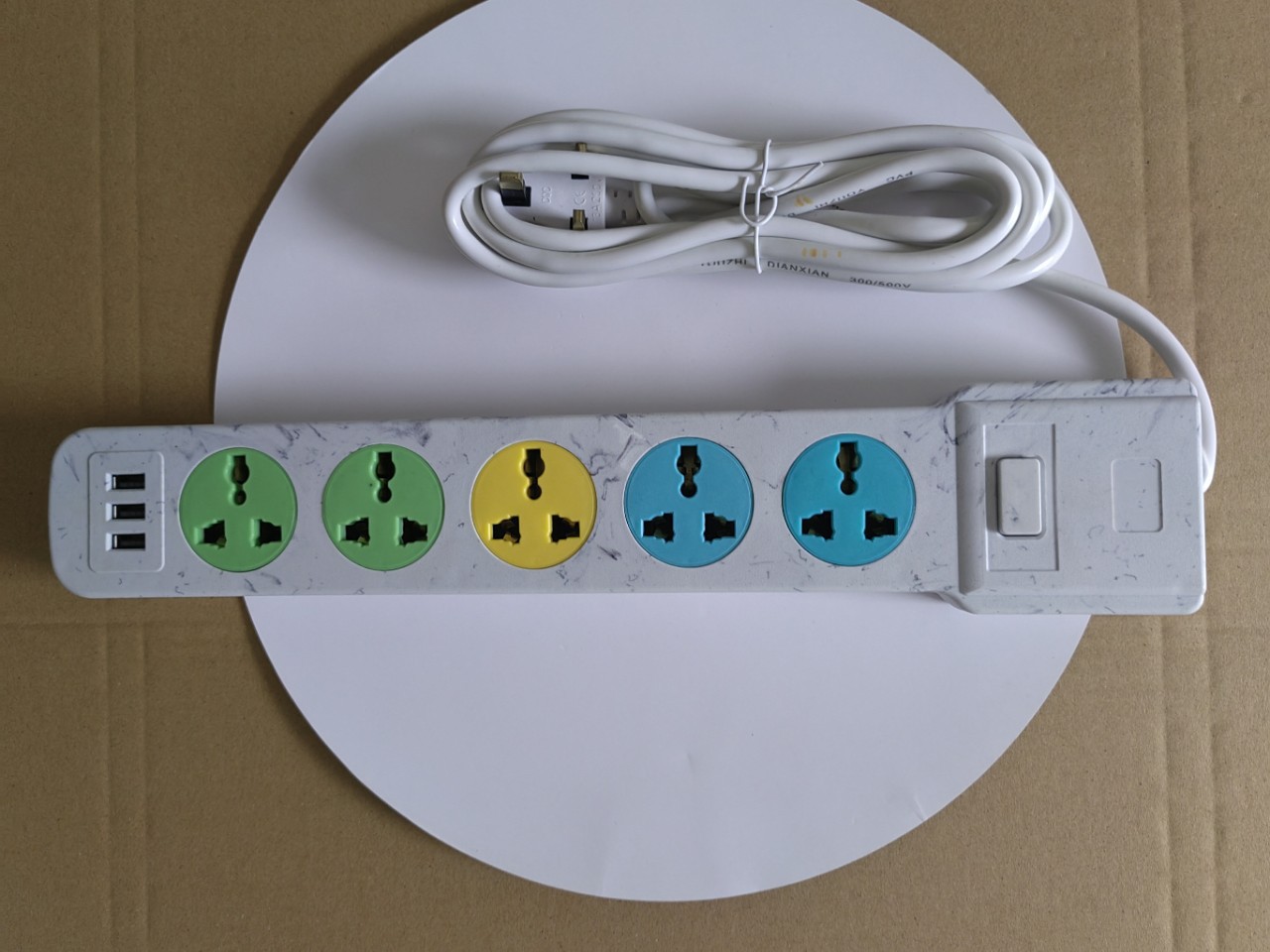 Enchufe de exportación de comercio exterior con USB hogar multi-funcional estándar británico estándar europeo fila enchufe poroso con interruptor socket Placa de cableado