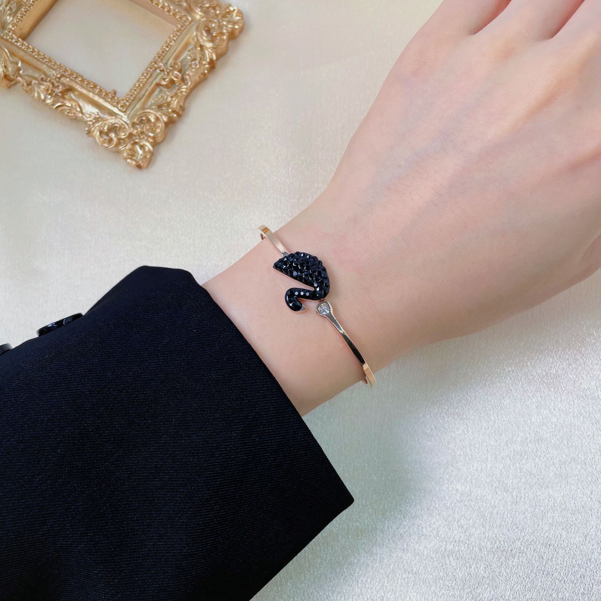 111 블랙 스완 팔찌 로즈 골드