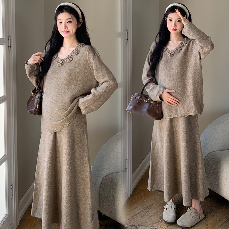 Spot 2025 Autumn and Winter Sweater Maternity Suit Gentle Camellia V Neck Knitted Top + Skirt Two-Piece Set