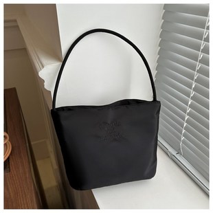 �n��mucu and ebony�r�д̽��ߏ���ˮ�����ٴ����eҸ�μ�Ů