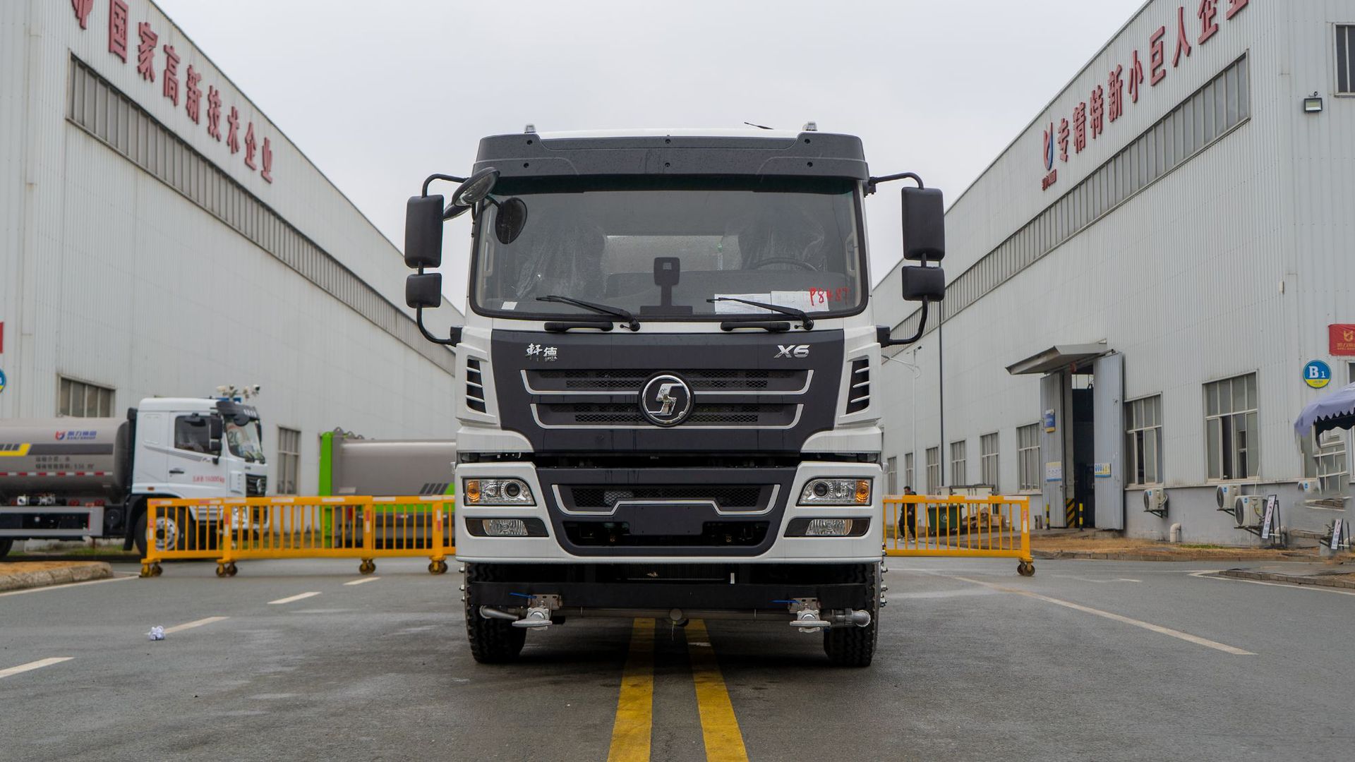 Sprinkler Truck Engineering Vehicle 12 Cubic Meters Spray Truck 15 Cubic Meters Sprinkler Truck Construction Site Dust Reduction Environmental Protection Sprinkler with Fog Cannon