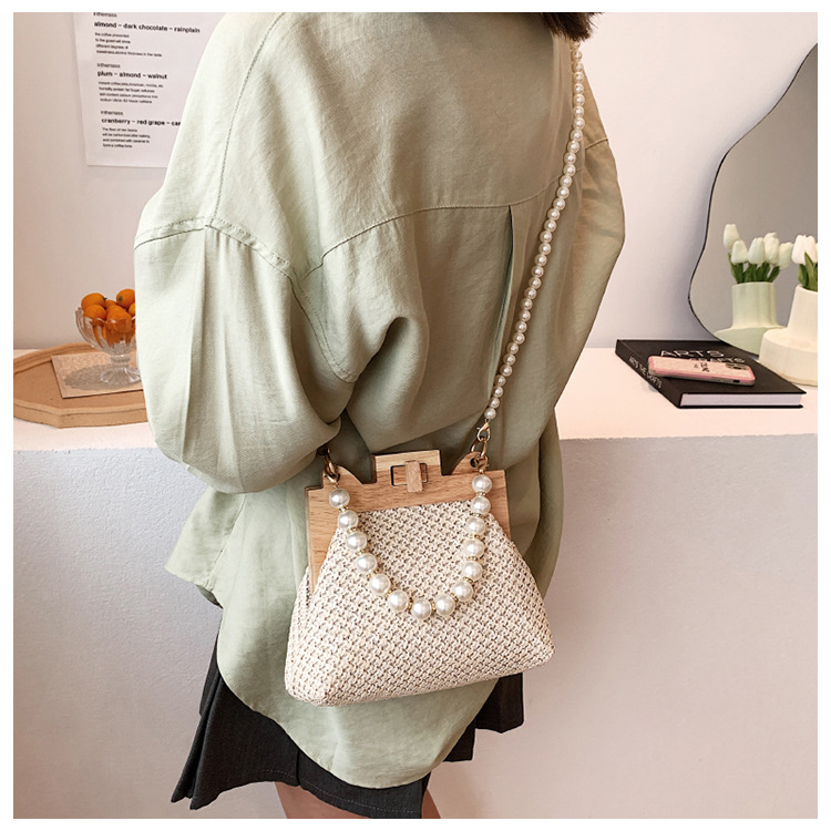 Women's Small Straw Solid Color Streetwear Pearls Lock Clasp Straw Bag display picture 4