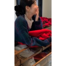 现 2025冬季新款韩国设计师八奶家条纹撞色圣诞格子针织毛衣