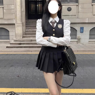 �WԺӢ���L�Ʒ����b�����¿��������b�R���L���r������ȹ������Ů