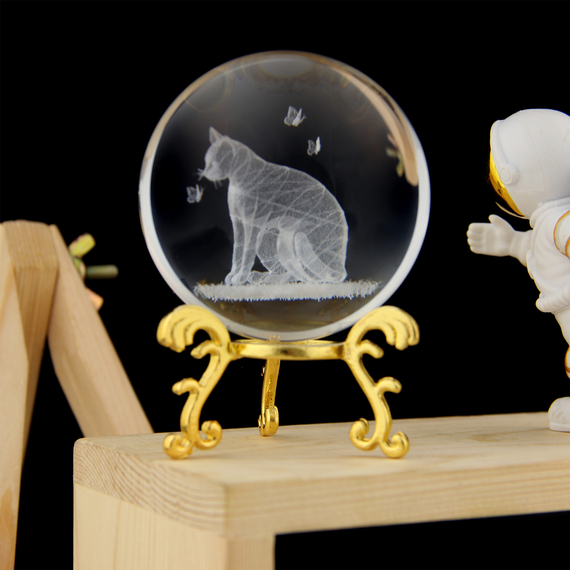 Fabricante de Puzhou, bola de cristal grabada, decoración para el hogar, venta al por mayor transfronteriza, adecuada para salas de estudio, gabinetes de TV y cualquier escena versátil.