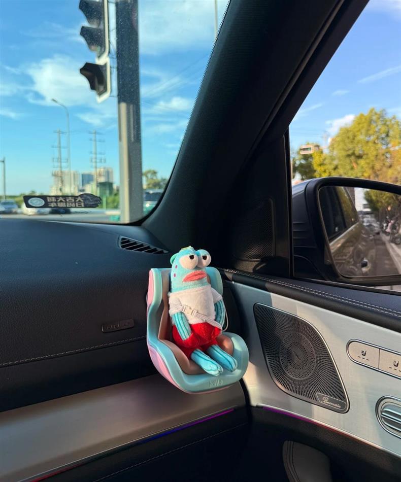 Bikini Bay Residents' Car Decoration Ornaments, Cool Fish Baby Chair Car Decoration Ornaments, Great Items for a Sense of Ceremony While Driving