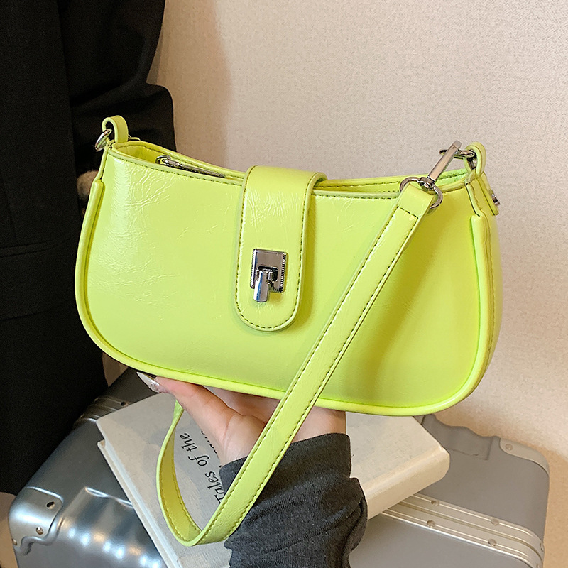 retro one-shoulder bag for leisure