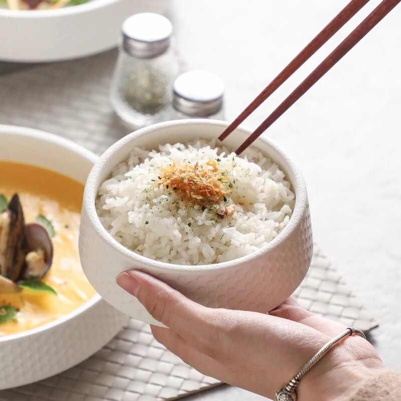 Super nice bowl-shaped Japanese rice bowl dessert bowl high color value ceramic bowl dot relief dry rice bowl porridge bowl