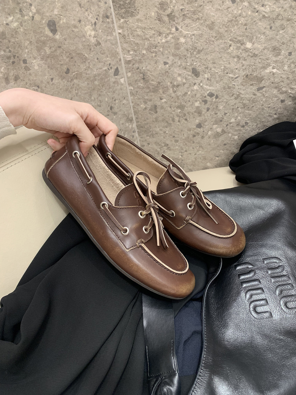 Vintage British Style Distressed Color Warm Fleece Loafers Autumn Winter Genuine Round Toe Lace-up Small Leather Shoes_vogvips.com