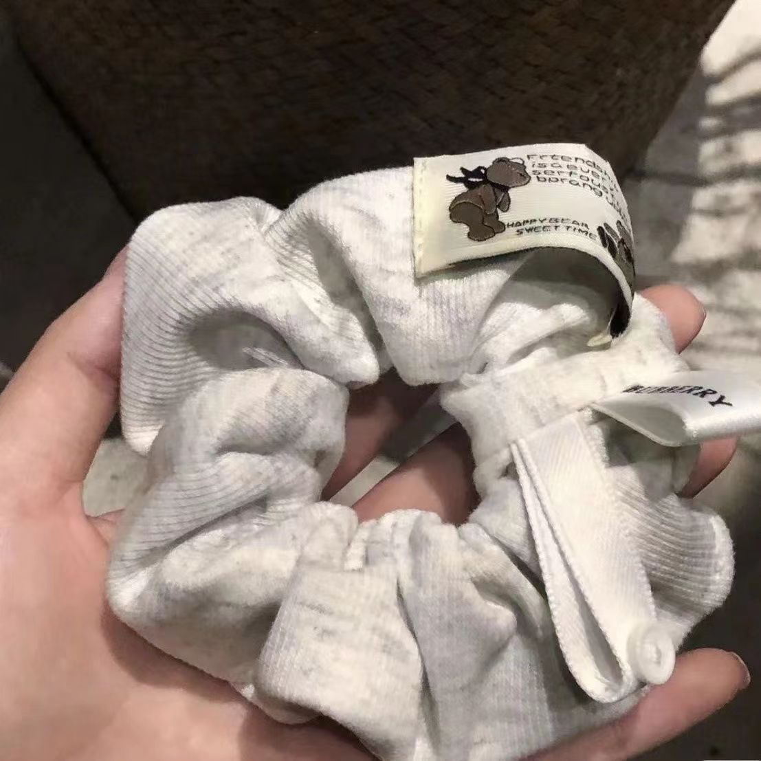 16#회색과 흰색 라벨 곰