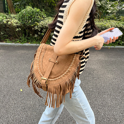 2024 Western and European Retro Fringe Bag with imitation crocodile leather saddle bag, fashionable and trendy, unisex crossbody shoulder bag