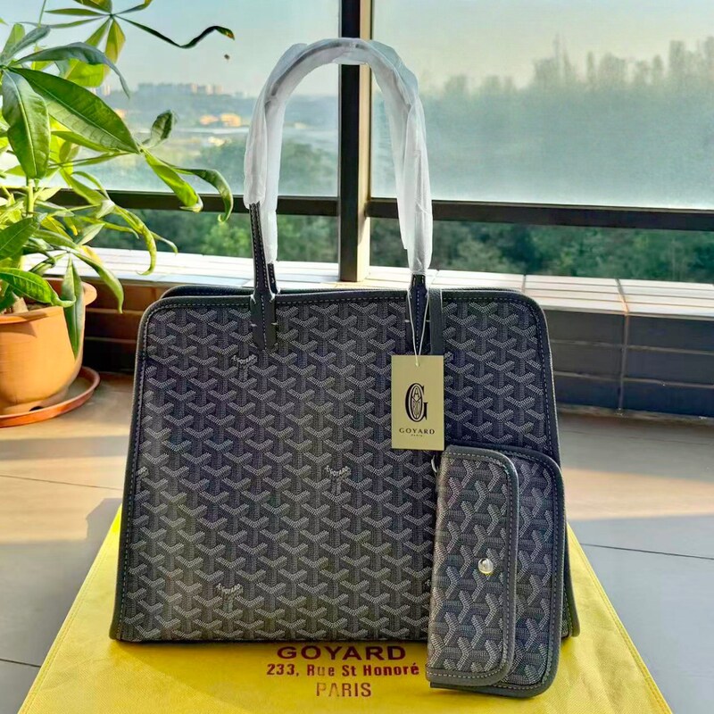Goyard Hardy Dog-Tooth Y-Shaped Monogram All-Over Printed Leather Handle Zipper Closure Large-Capacity Tote Bag