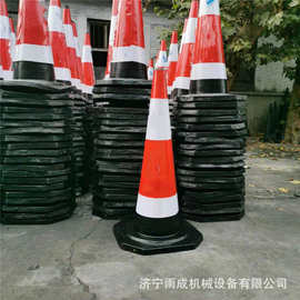 交通设施橡胶路锥 反光方锥 警示塑料反光路锥 图片