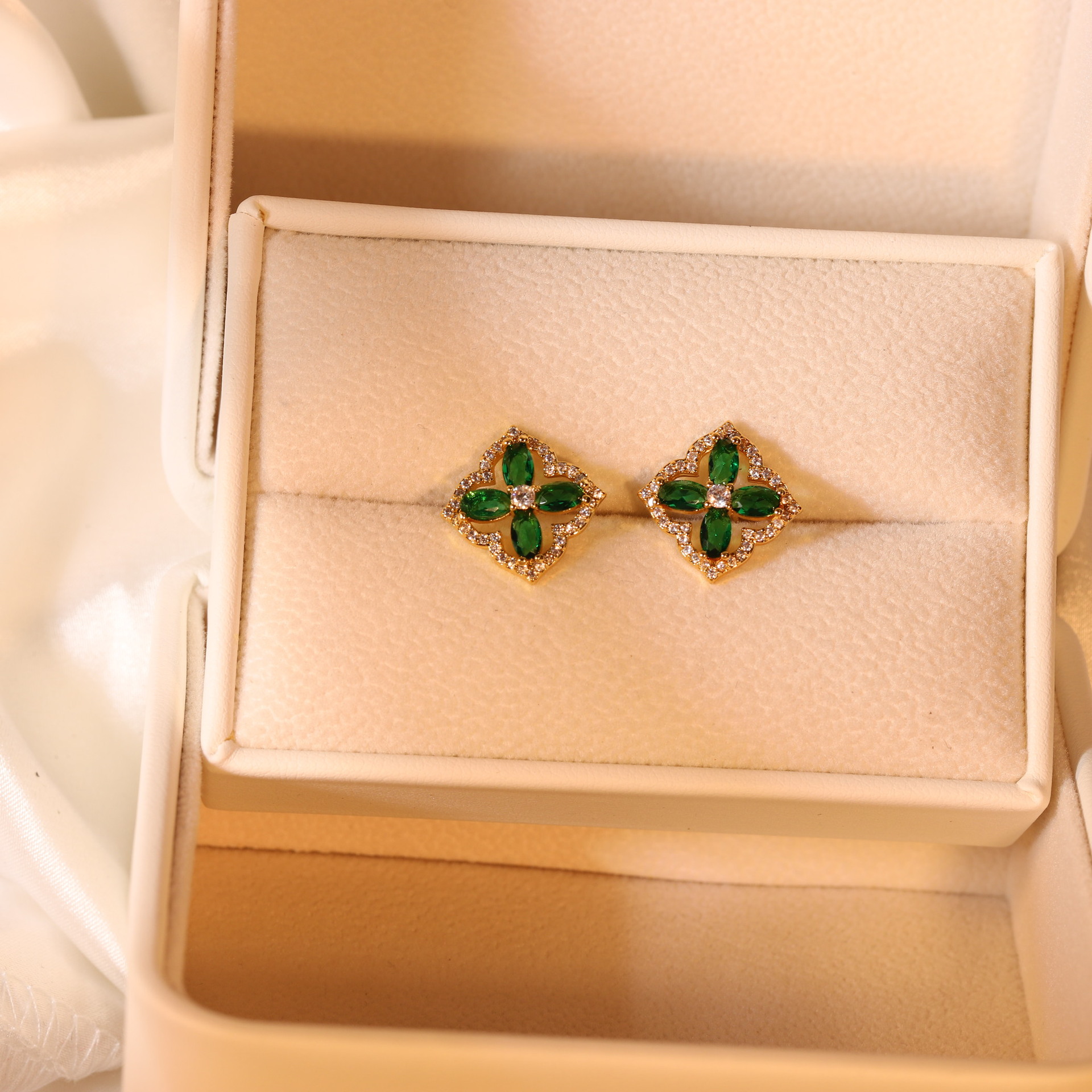 Retro Four Leaf Clover Titanium Steel Inlaid Zircon Earrings Necklace