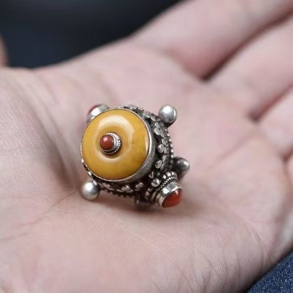 Retro ethnic sophisticated elegant small design ring