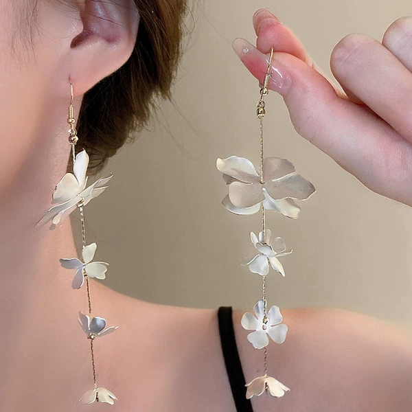Earrings, flowered