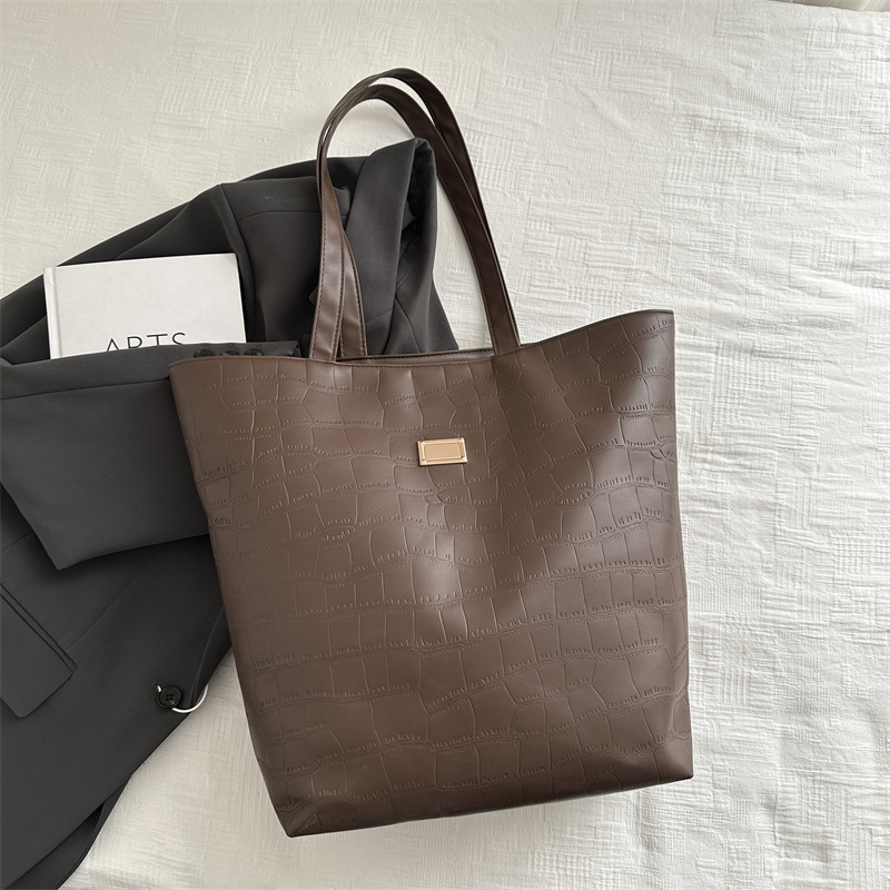 Bolsa retro 2025 nueva primavera y verano marea sensación de amplio sentido bolso de hombro para mujeres de gran capacidad de moda para viajar bolso para mujeres