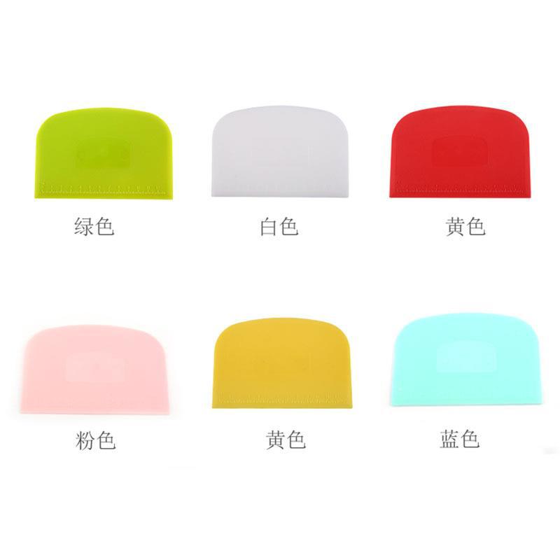 Escala de doble cara raspador de plástico arco salchicha raspado en polvo herramienta para hornear raspador de crema de corte de masa raspador doméstico