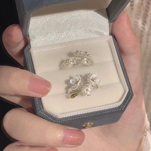 Flower open ring iris French retro niche design high-end light luxury temperament adjustable ring for women