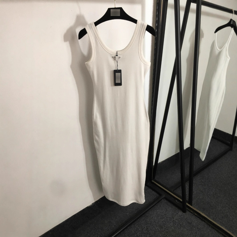 2025 Summer New Style Simple Slim-Fit Slip Dress with Metal Logo Triangle Decoration, Hip-Hugging and Waist-Cinching Long Dress