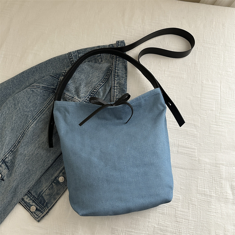 Bolso de denim de gran capacidad para mujeres verano 2024 nueva moda coreana nicho bolso de cubo bolso de hombro mochila