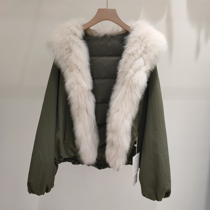 2026 Autumn/Winter New Collection: Women's Short, Loose-Fit Down Parka with Fox Fur Collar and Stylish Design